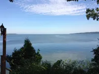 "Longview": FLX Lakefront Cottage w/Beachfront, Dock & Complimentary FLX Wine! - Wifi