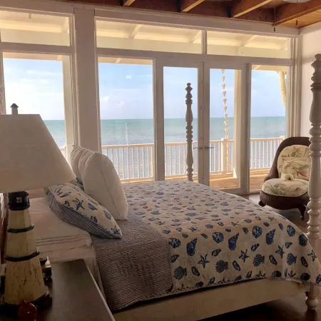 Beach Dream House, relax and enjoy the clear waters of Islamorada  FL