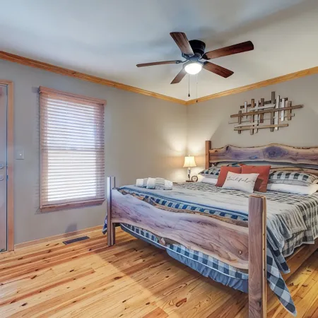 Deer Haven Cabin- Hot Tub • Game Room • Outdoor Fireplace
