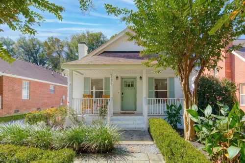 Charleston Oasis with Hot Tub, Mins to Dtwn - Bungalows