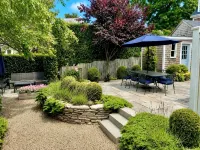 Beautifully Renovated West End House with Spectacular Garden & Great Location! - 4 ดาว
