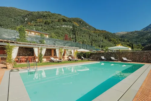 Villa Melangola - Pools