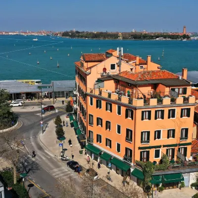 Hotel Riviera Venezia Lido Hotel dekat Frari Basilica