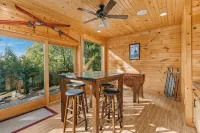 Northern Comfort Overlooking Caribou Lake- Spacious and Secluded - 4-Star