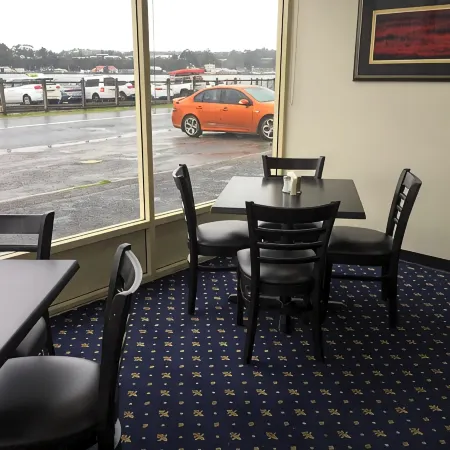 Regatta Point Tavern & Holiday Villas