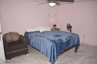 Coke's Guest House - 2-Star