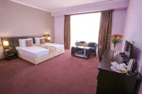 Ani Central Inn - Cheap