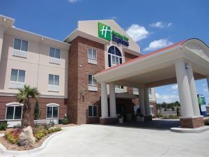 Holiday Inn Express Kenedy