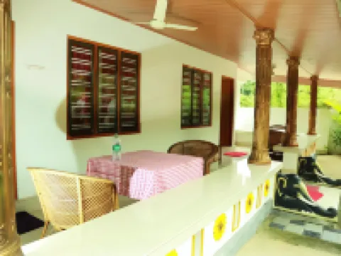 那拉里之巢海灘寄宿家庭 馬拉略庫拉姆酒店