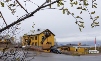 Abisko Guesthouse & Activities