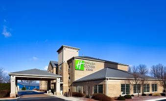 Holiday Inn Express & Suites Sunbury-Columbus Area