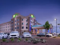 Holiday Inn Express & Suites Bakersfield Airport