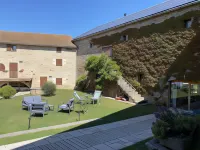 Les Caselles, Gîte et Maison d'hôtes Hotels in Ayssènes