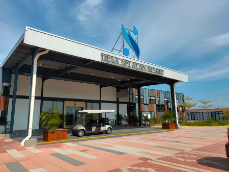 Desa Selatan Resort Отели рядом с достопримечательностью «Pantai Tanjung Sepang»