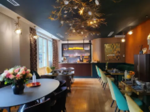 巴黎艾莎飯店（凱旋門景觀房，近凱旋門/戴高樂星形廣場）