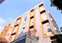 Giant Kost Hotels in Kelapa Dua