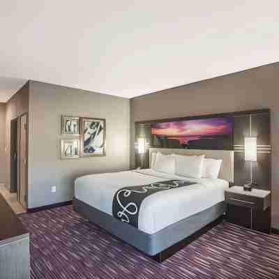 La Quinta Inn & Suites by Wyndham Kingsville Rooms