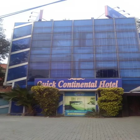 Quick Continental Hotel - Jail Road Отели рядом с достопримечательностью «Храм Дата-Дарбар»
