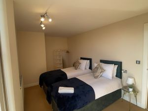 Free Parking Near City Centre & Stadium Sleeps 6-8