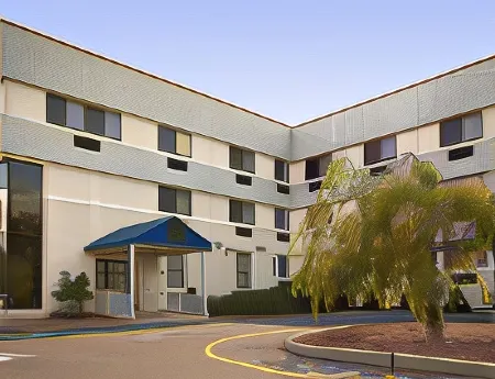 Super 8 by Wyndham Mahwah