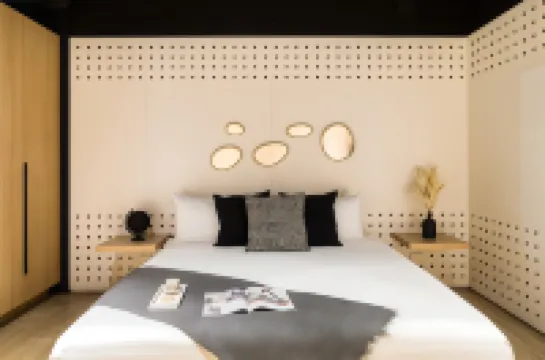 Downtown Designer Apartments by Uliv