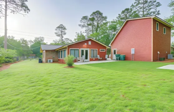 迷人的布拉夫頓度假屋，帶院子！