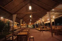 Kedai Terapung Hotel & Resto Hotels near Taman Manggemaci 2