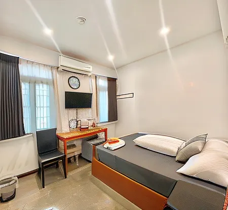 Tiny Taladnoi Hostel Отели рядом с достопримечательностью «Пирс Си-Пхрая»