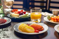 H+ Hotel - Desayuno