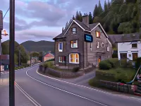 Base Camp Snowdonia, Gwersyll Cyntaf Eryri Hotels in Llanddoged and Maenan