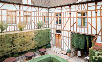 La Maison de Rhodes  le Champ des Oiseaux