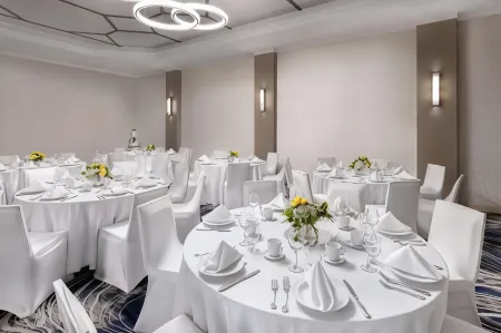 DoubleTree Suites by Hilton Mt. Laurel Отели рядом с достопримечательностью «Сентертон сквер»