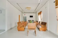 RedDoorz Near Palembang Airport 2 Hotels in Sukarami