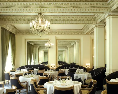 Hotel DeLuxe Отели рядом с достопримечательностью «KIDD's Toy Museum»