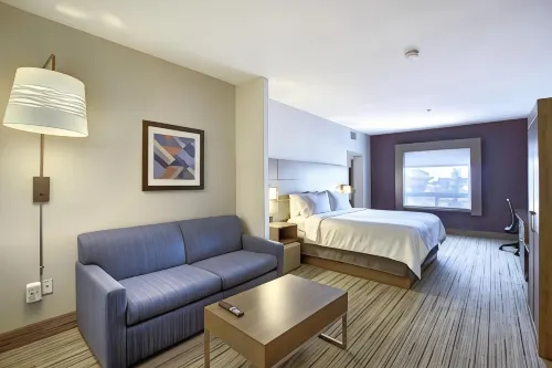 Holiday Inn Express & Suites Airport-Calgary
