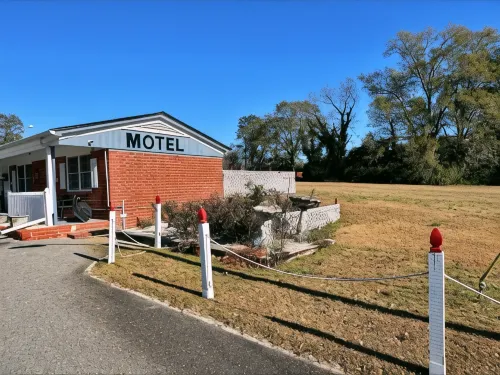 Chesterfield Hotel by OYO Hwy 9 Hotel di Cheraw