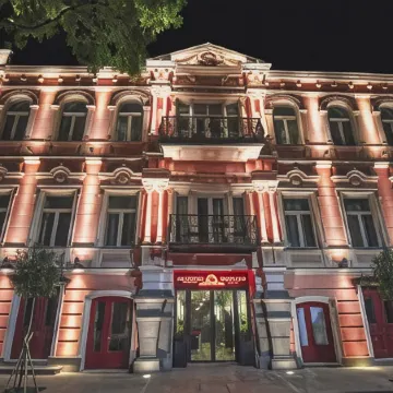 Heritage Hotel and Suites