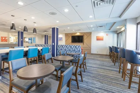 Holiday Inn Express & Suites JACKSONVILLE AIRPORT by IHG
