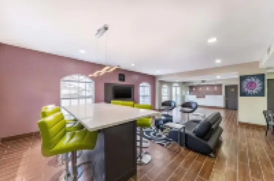 퀄리티 인 & 스위트 캔턴