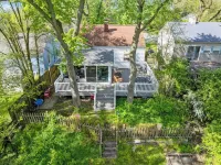 Beachside Bliss: Steps to Beach + Hot Tub 密西根市沙灘附近的飯店