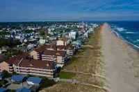Top floor oceanfront condo in sand pebbles, pool