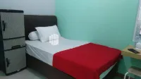 Griya Zukarnaen Syariah Mitra RedDoorz Hotel di Moyudan