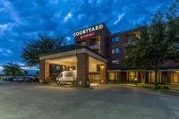 Courtyard Dallas DFW Airport South/Irving Hotels near Trinity Railway Express - West Irving Station