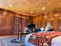 Kharpalace Group of Houseboats - Swimmingpools