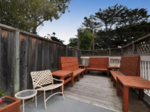 Pelican Inn Monterey Hotels near Monterey Bay Aquarium