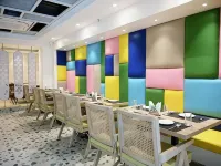 Hotel Le Roi Express @ Karol Bagh Hotels near Hanuman Temple / Statue
