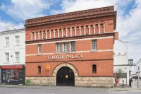 Strozzi Palace Suites by Mansley Hotel berhampiran Caffe La Scala