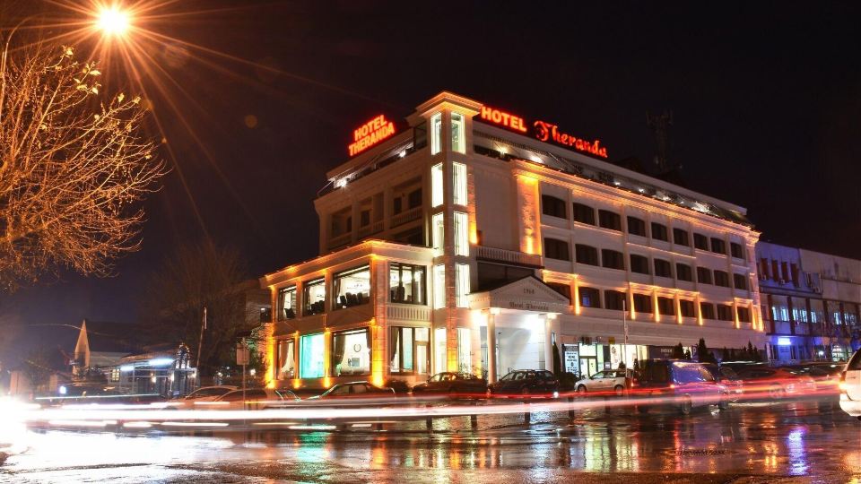 Theranda Hotel