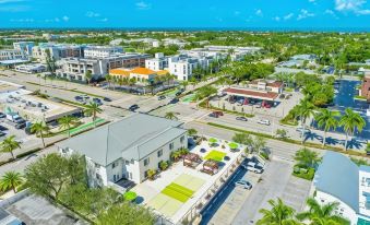 Naples Park Central Hotel