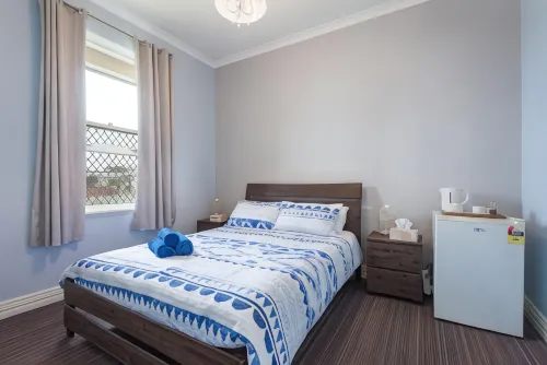 1849 Backpackers Albany